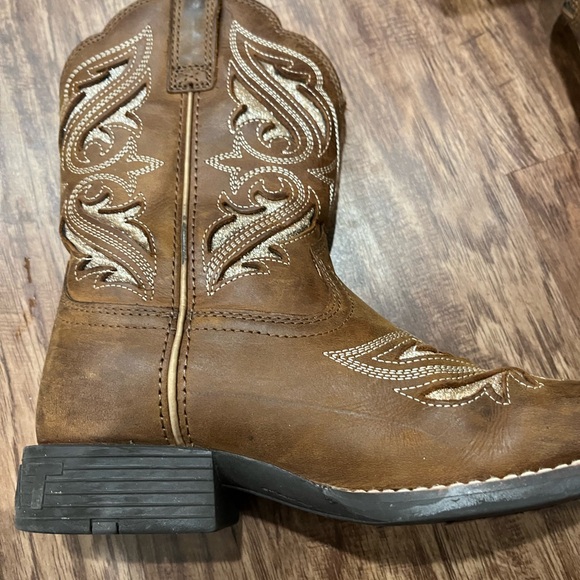 Kids Ariat size 2 cowgirl cowboyy boots - Picture 8 of 11